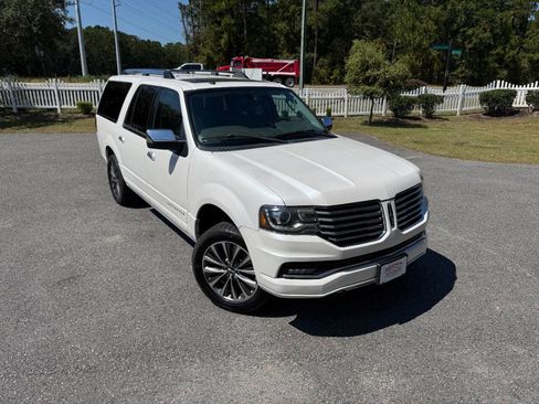 Used 2017 Lincoln Navigator L Select image 40
