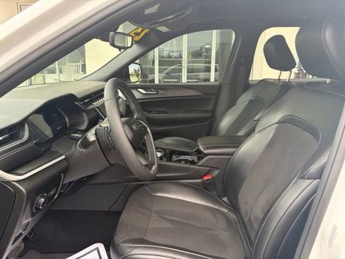 Used 2023 Jeep Grand Cherokee L Laredo AWD/4WD image 9