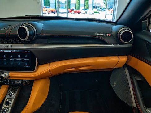 Used 2022 Ferrari Portofino M RWD image 18
