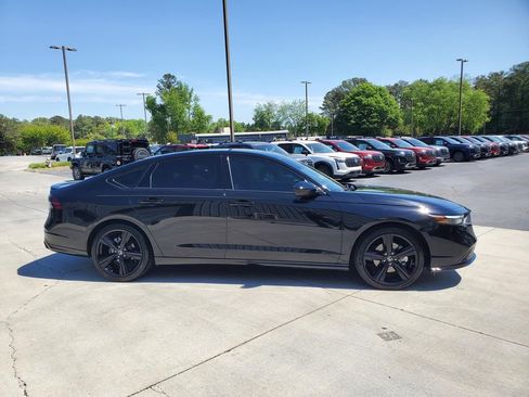 Used 2024 Honda Accord Sport image 2