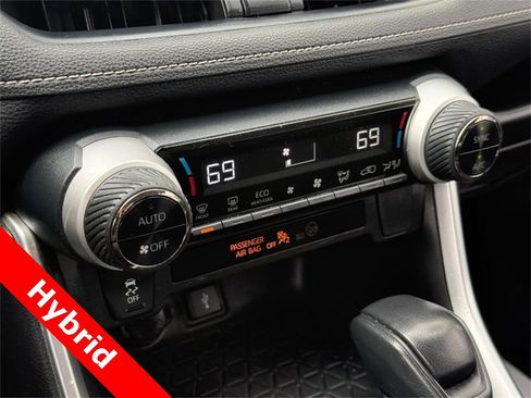 Used 2022 Toyota RAV4 LE image 28