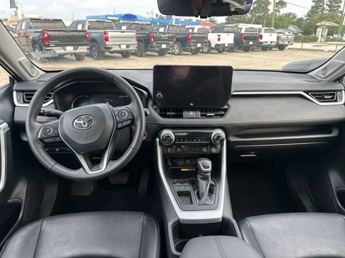 Used 2023 Toyota RAV4 XLE Premium FWD image 9