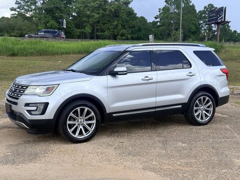 Used 2017 Ford Explorer Limited FWD image 1