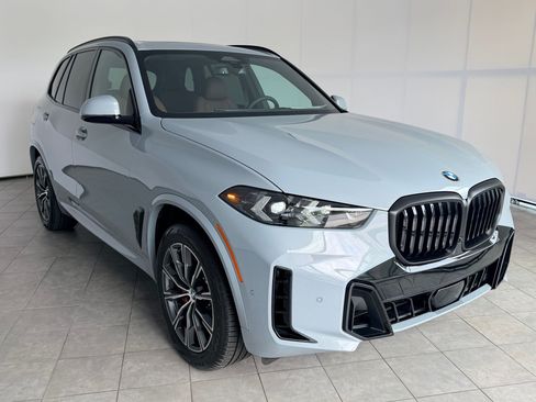 New 2026 BMW X5 xDrive40i w/ M Sport Package AWD/4WD image 7