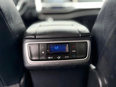 Used 2015 Toyota Highlander XLE AWD/4WD image 28