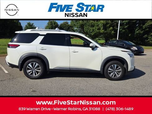 Used 2024 Nissan Pathfinder SL FWD image 15
