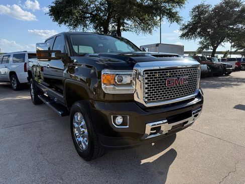 Used 2017 GMC Sierra 2500 Denali w/ Duramax Plus Package AWD/4WD image 1