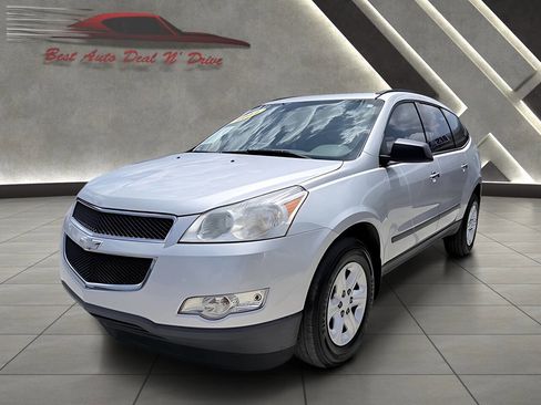 Used 2011 Chevrolet Traverse LS FWD image 1
