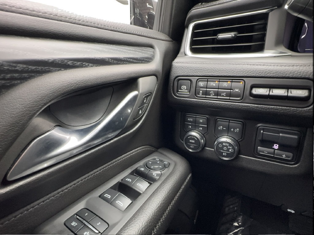Used 2024 GMC Yukon Denali w/ Advanced Technology Package AWD/4WD image 53