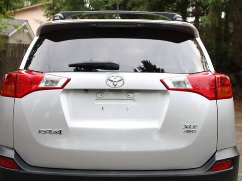 Used 2013 Toyota RAV4 XLE AWD/4WD image 12