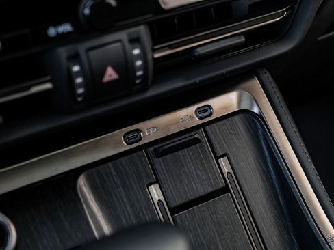 Used 2025 Lexus GX 550 w/ Accessory Package (Z1) image 60