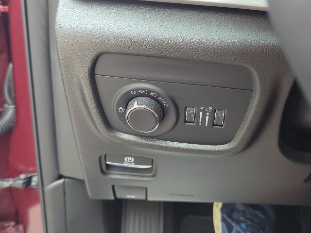 Used 2025 Jeep Grand Cherokee Altitude AWD/4WD image 22