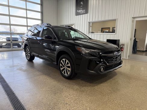Used 2023 Subaru Outback Premium image 7