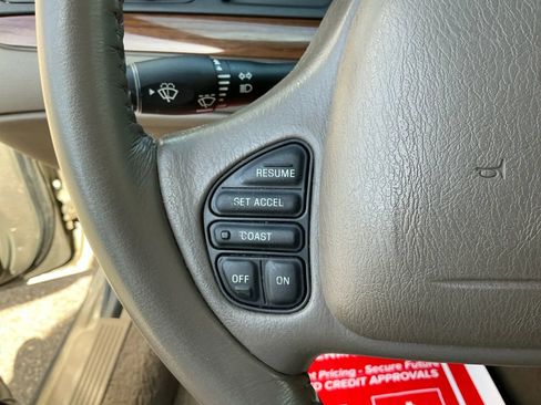 Used 2003 Ford Crown Victoria LX image 26