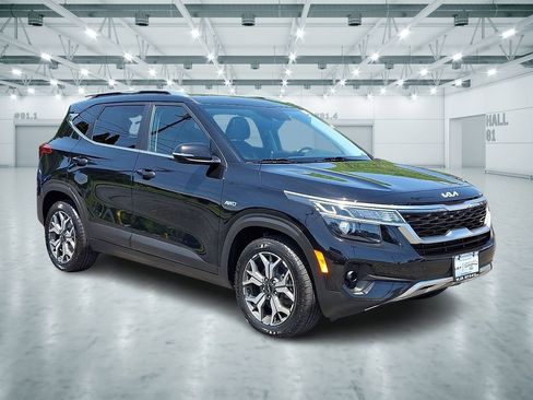 Certified 2022 Kia Seltos EX AWD/4WD image 1