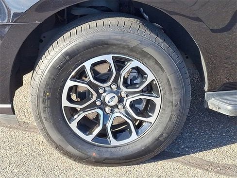 Used 2024 Ford Expedition XLT image 30