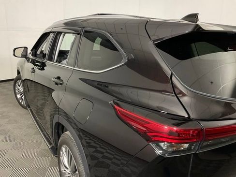 Used 2022 Toyota Highlander Platinum AWD/4WD image 39