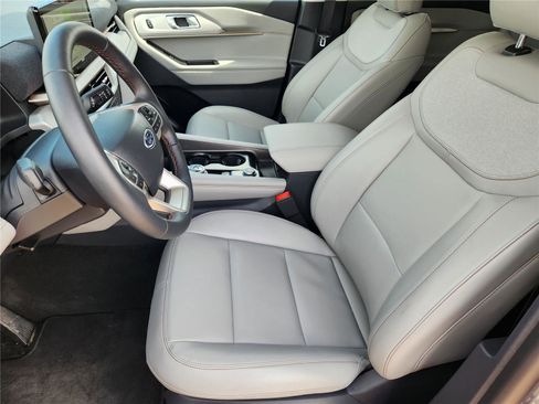 New 2026 Ford Explorer Active w/ Active Comfort Package RWD image 9