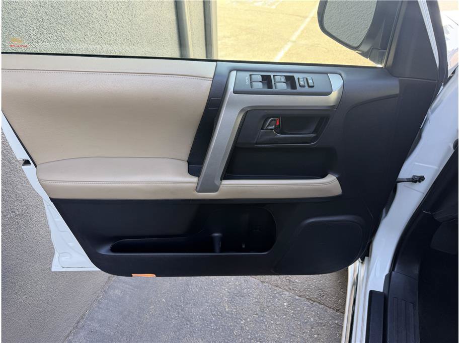 Used 2012 Toyota 4Runner Limited AWD/4WD image 9