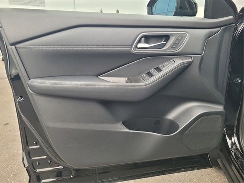 New 2026 Nissan Rogue Platinum image 7