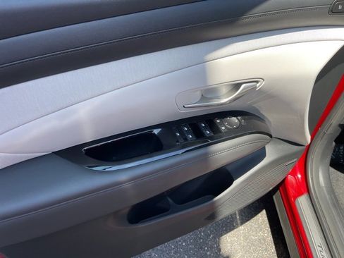 Used 2025 Hyundai Tucson Limited image 18