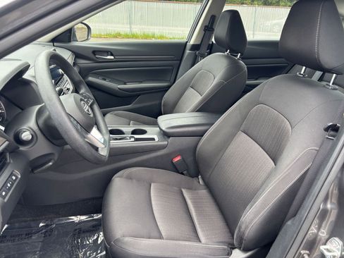 Used 2025 Nissan Altima 2.5 SV FWD image 36