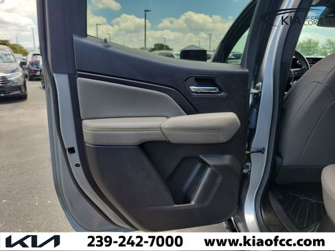 Used 2024 Chevrolet Colorado ZR2 AWD/4WD image 16