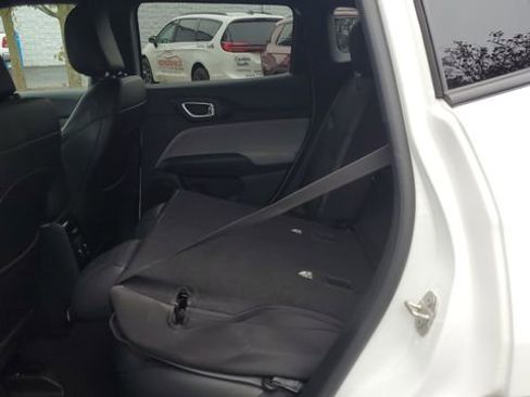 Certified 2024 Jeep Compass Latitude image 22