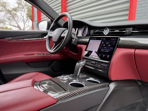 Used 2022 Maserati Quattroporte Modena Q4 image 17