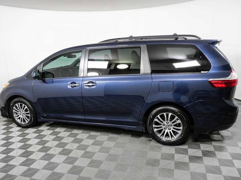 Used 2018 Toyota Sienna XLE w/ XLE Navigation Package FWD image 30
