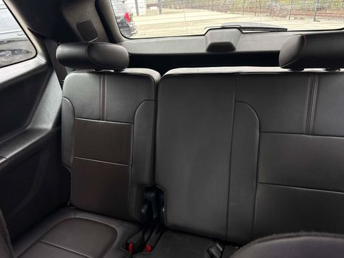 Used 2023 Chevrolet Traverse RS AWD/4WD image 13