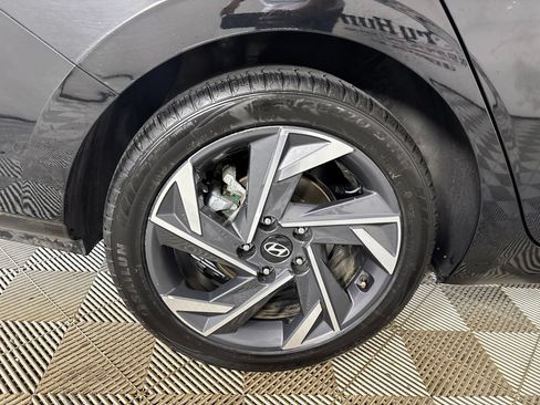 Used 2025 Hyundai Elantra SEL FWD image 33