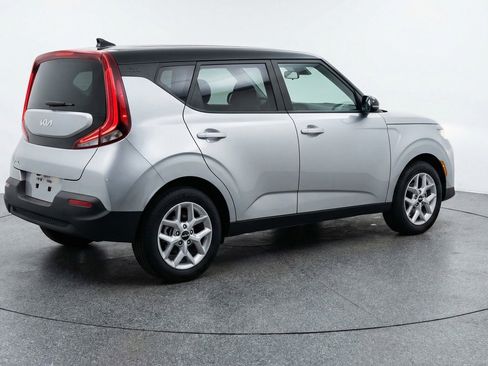 Used 2025 Kia Soul LX w/ LX Technology Package FWD image 9