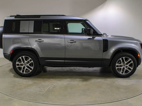 Used 2020 Land Rover Defender 110 HSE AWD/4WD image 6