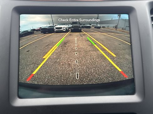 Used 2023 Jeep Cherokee Altitude Lux image 13