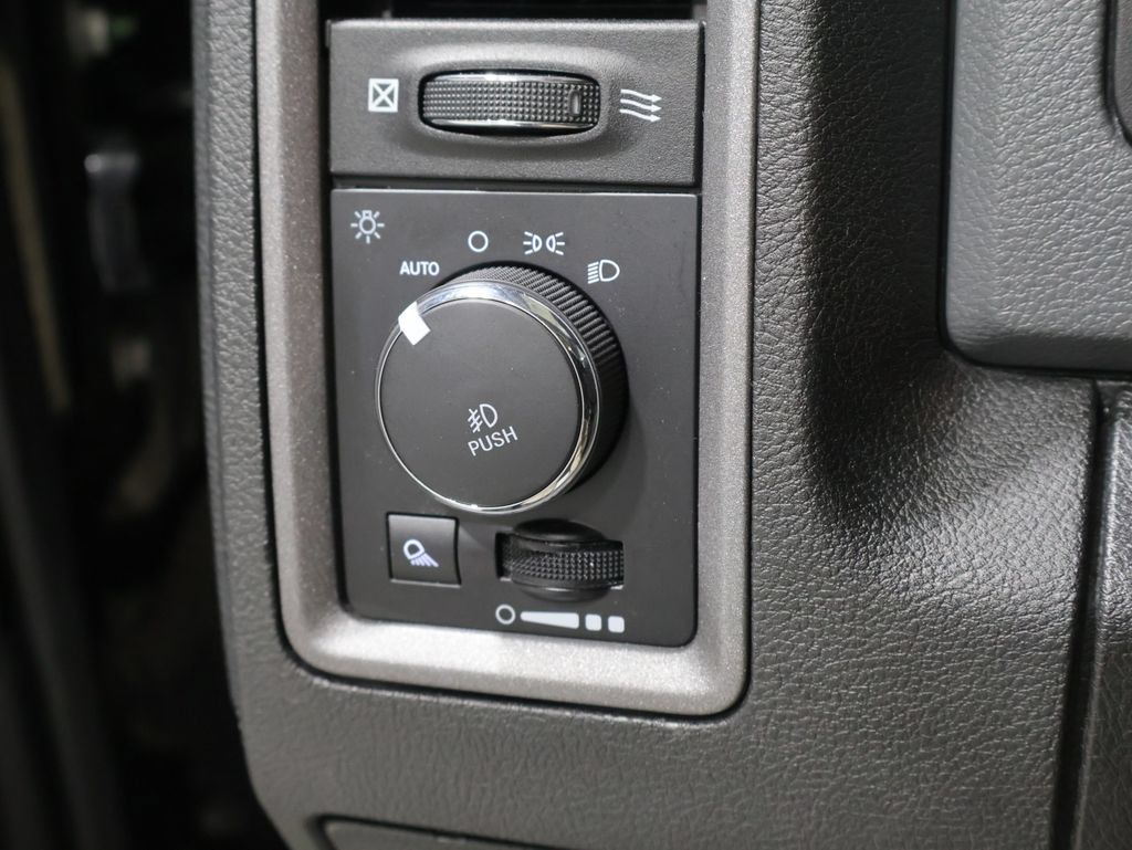 Used 2019 RAM 1500 Express w/ Express Value Package AWD/4WD image 31