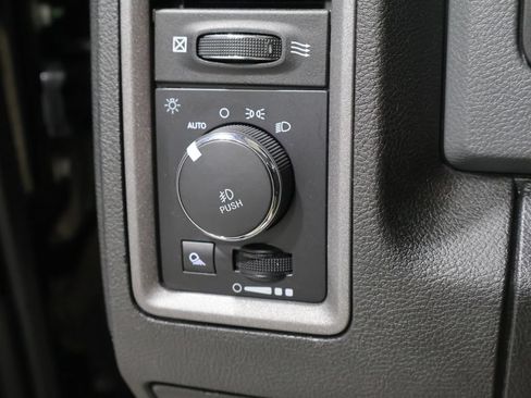 Used 2019 RAM 1500 Express w/ Express Value Package AWD/4WD image 31