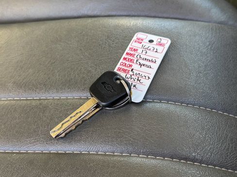 Used 2017 Chevrolet Express 2500 image 33