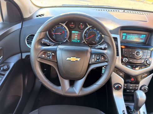Used 2016 Chevrolet Cruze LT FWD image 13