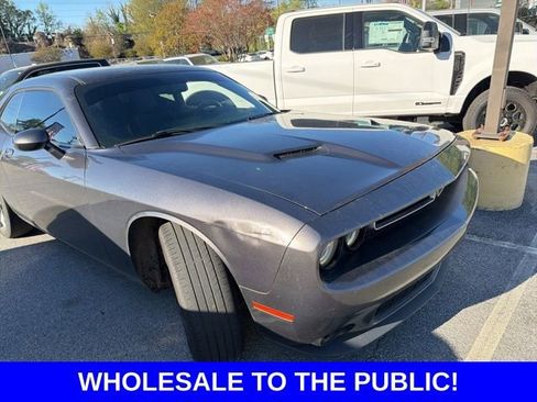 Used 2017 Dodge Challenger SXT image 5