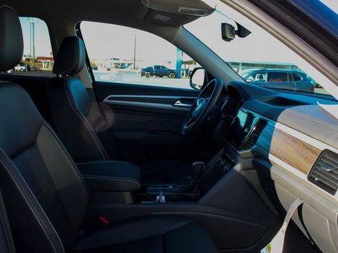 Used 2023 Volkswagen Atlas SE image 12