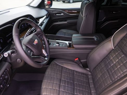 Certified 2024 Cadillac Escalade Sport Platinum image 9