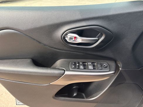 Used 2021 Jeep Cherokee Latitude Lux w/ Sun & Sound Group image 13