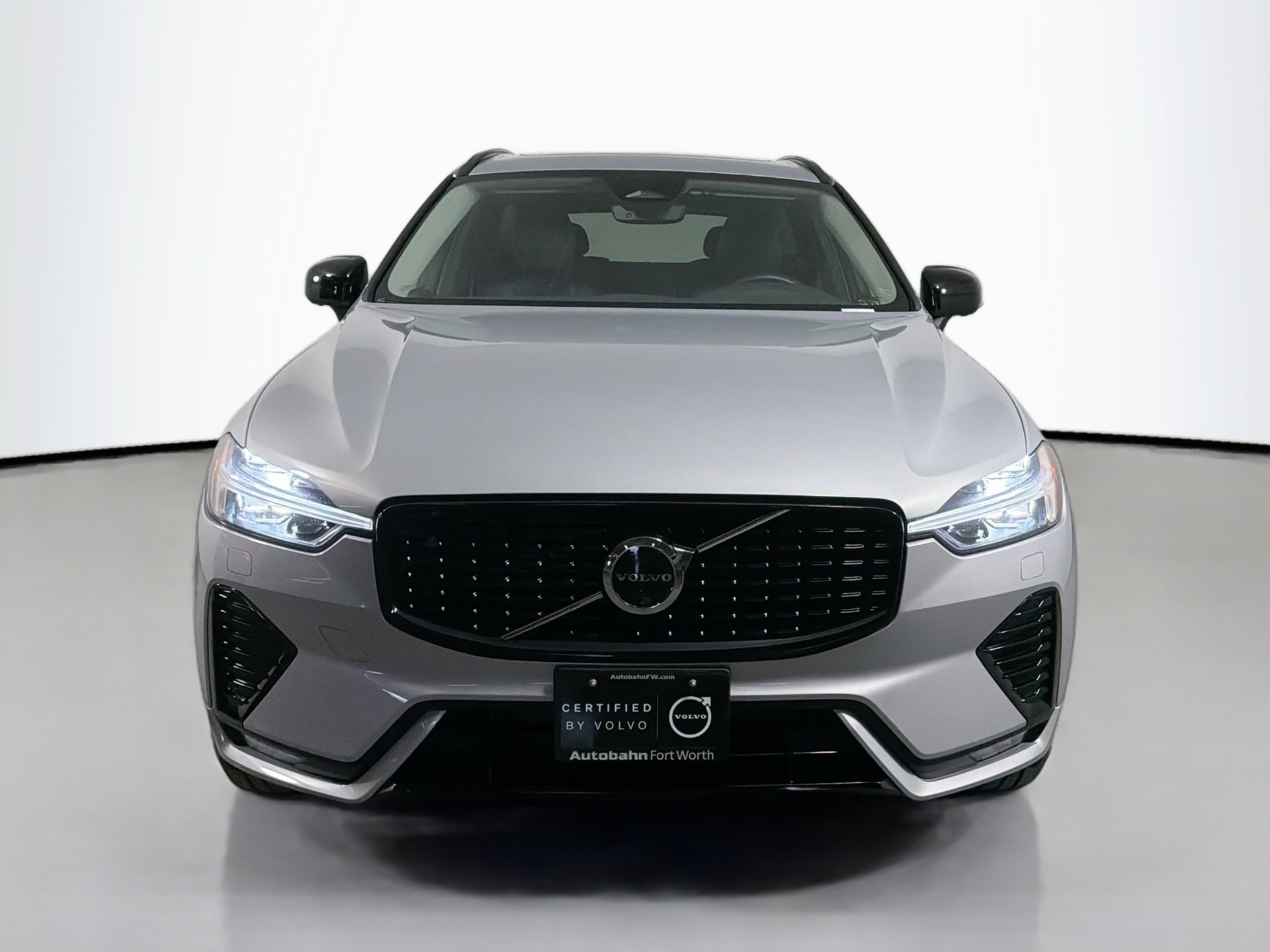Certified 2023 Volvo XC60 B5 Plus w/ Protection Package Premier AWD/4WD image 2