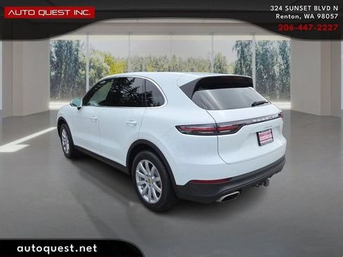 Used 2022 Porsche Cayenne AWD/4WD image 7