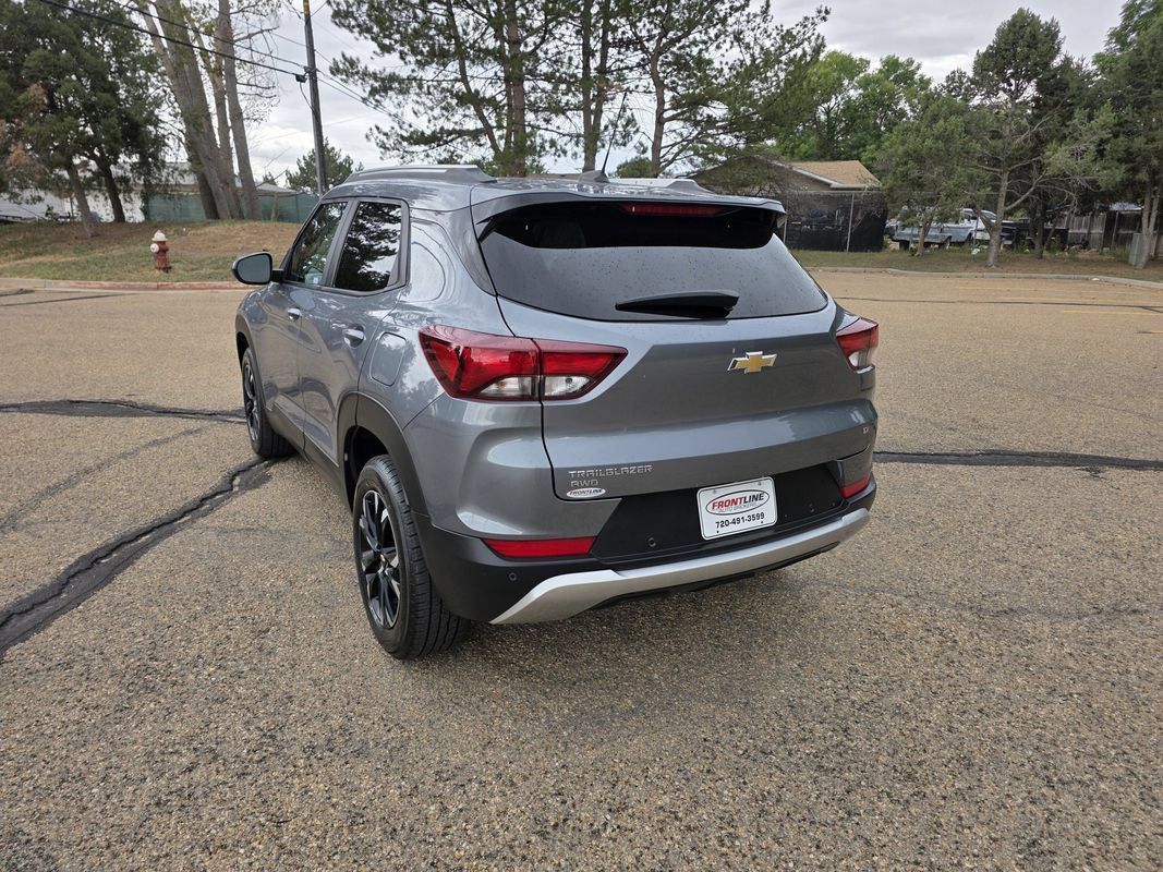 Used 2021 Chevrolet TrailBlazer LT w/ Premium Seating Package AWD/4WD image 4