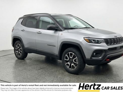 Used 2025 Jeep Compass Trailhawk image 1