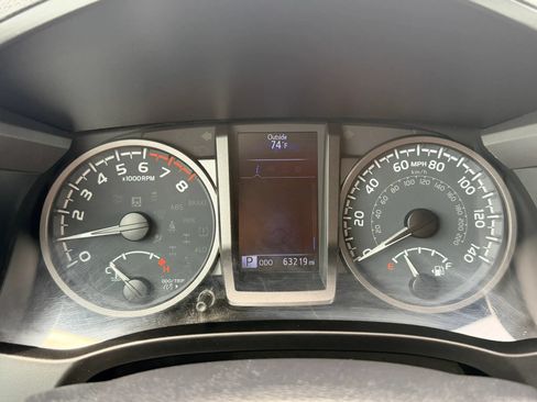 Used 2020 Toyota Tacoma TRD Off-Road w/ Exterior Package AWD/4WD image 16