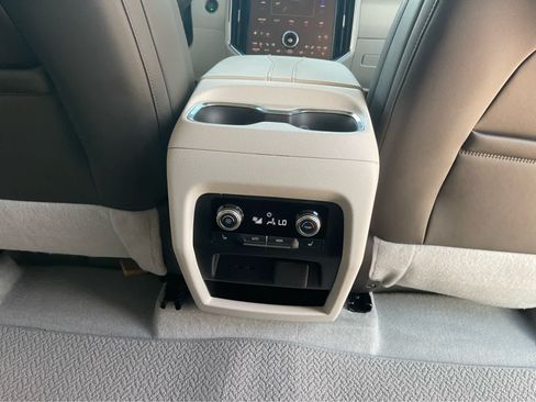 Used 2024 GMC Acadia Denali w/ Super Cruise Package FWD image 26