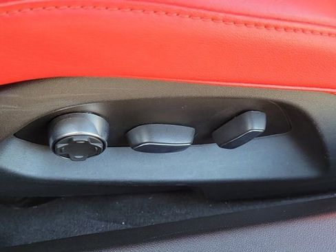 Used 2021 Chevrolet Corvette Stingray w/ Z51 Performance Package image 8